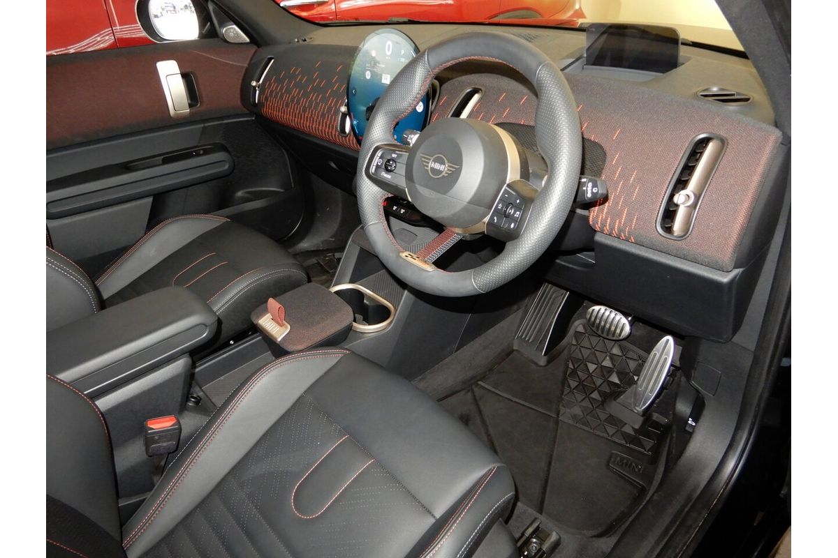 2024 MINI Countryman JCW Favoured U25