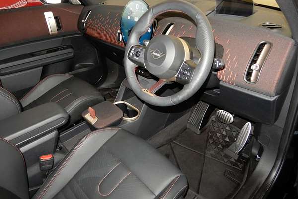 2024 MINI Countryman JCW Favoured U25