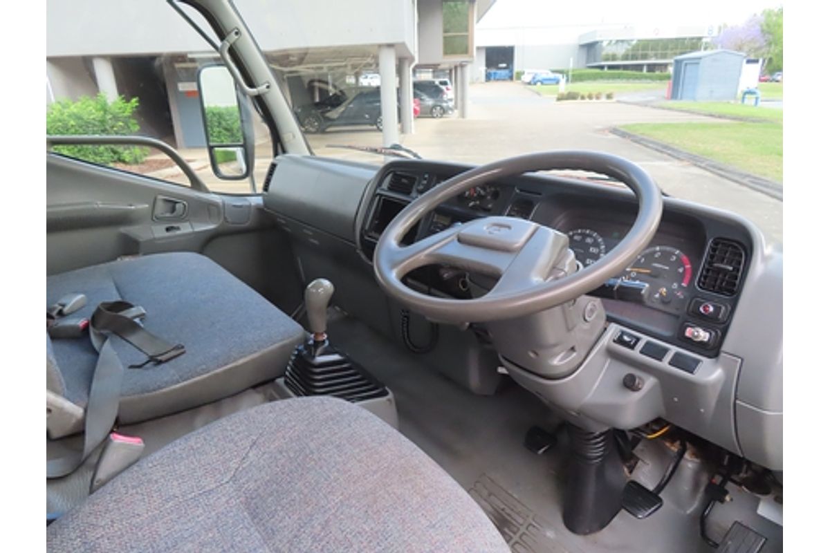 2004 Mitsubishi Canter FE639C4 2.0 4x2 SWB