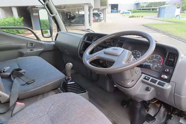 2004 Mitsubishi Canter FE639C4 2.0 4x2 SWB