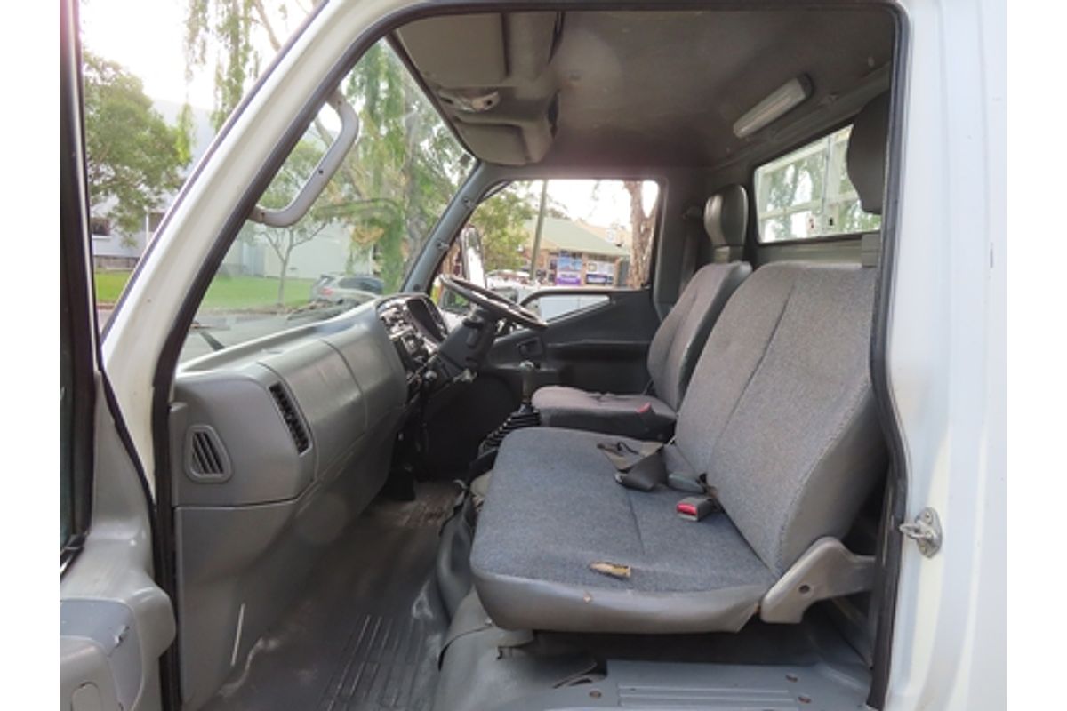 2004 Mitsubishi Canter FE639C4 2.0 4x2 SWB