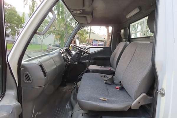 2004 Mitsubishi Canter FE639C4 2.0 4x2 SWB