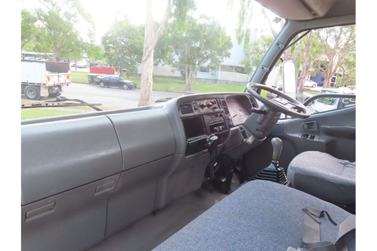 2004 Mitsubishi Canter FE639C4 2.0 4x2 SWB