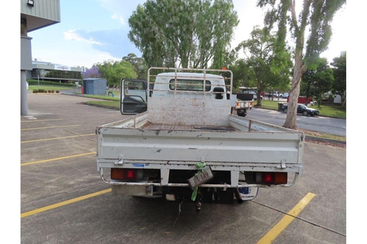 2004 Mitsubishi Canter FE639C4 2.0 4x2 SWB