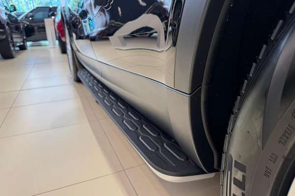 2025 Land Rover Discovery D350 S Series 5