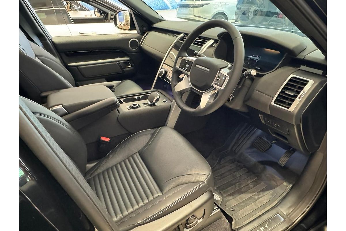 2025 Land Rover Discovery D350 S Series 5