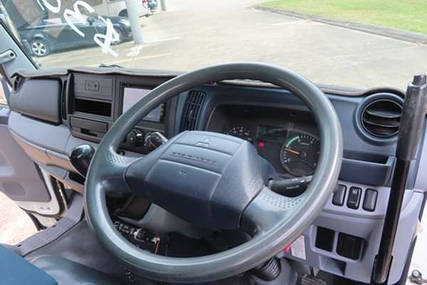 2015 Fuso Canter 515 SWB