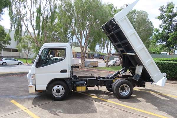2015 Fuso Canter 515 SWB