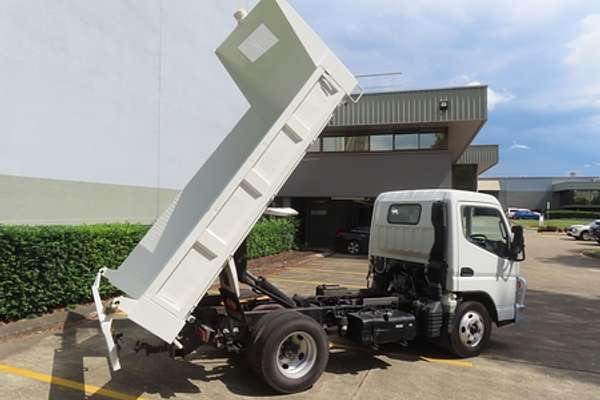 2015 Fuso Canter 515 SWB