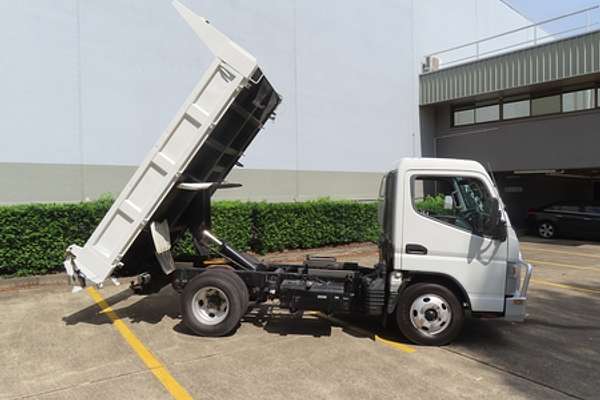 2015 Fuso Canter 515 SWB
