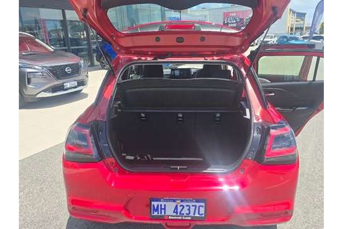 2025 Suzuki Swift Hybrid UZ