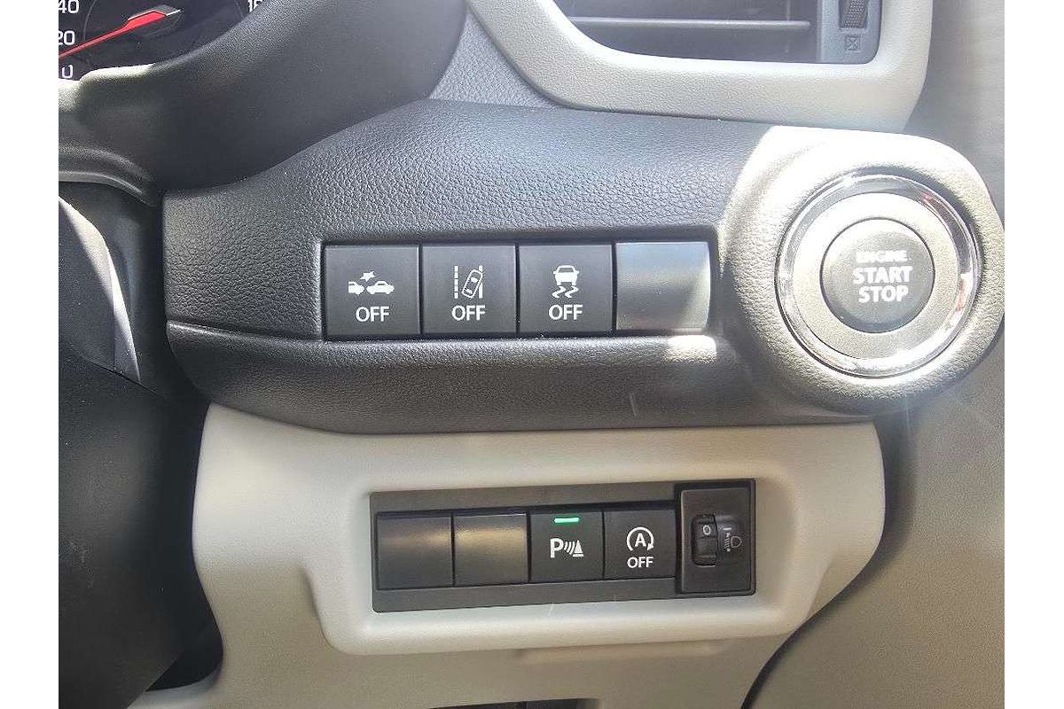 2025 Suzuki Swift Hybrid UZ