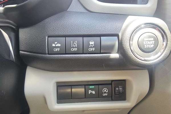 2025 Suzuki Swift Hybrid UZ