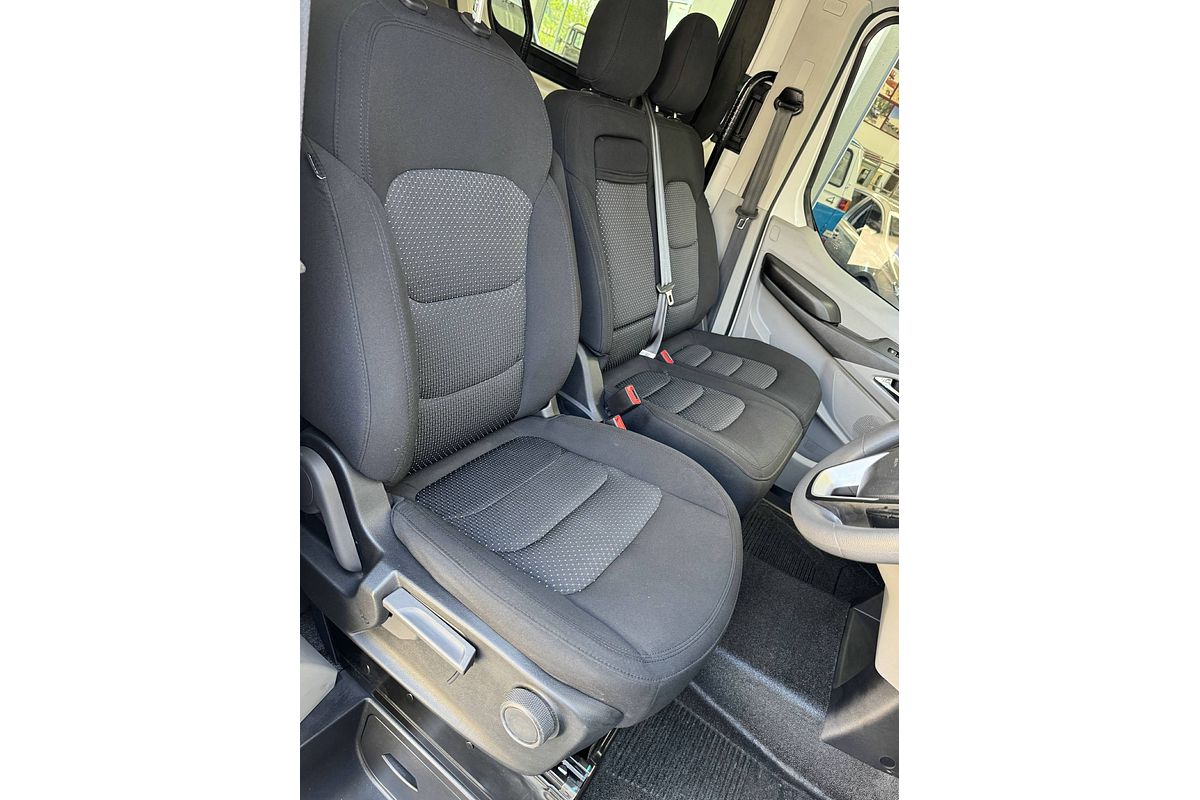 2024 LDV Delivery 9 Bus Mid Roof LWB