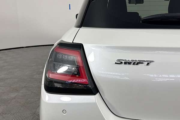 2025 Suzuki Swift Hybrid Plus UZ