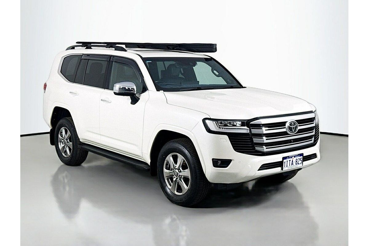 2023 Toyota Landcruiser Sahara FJA300R