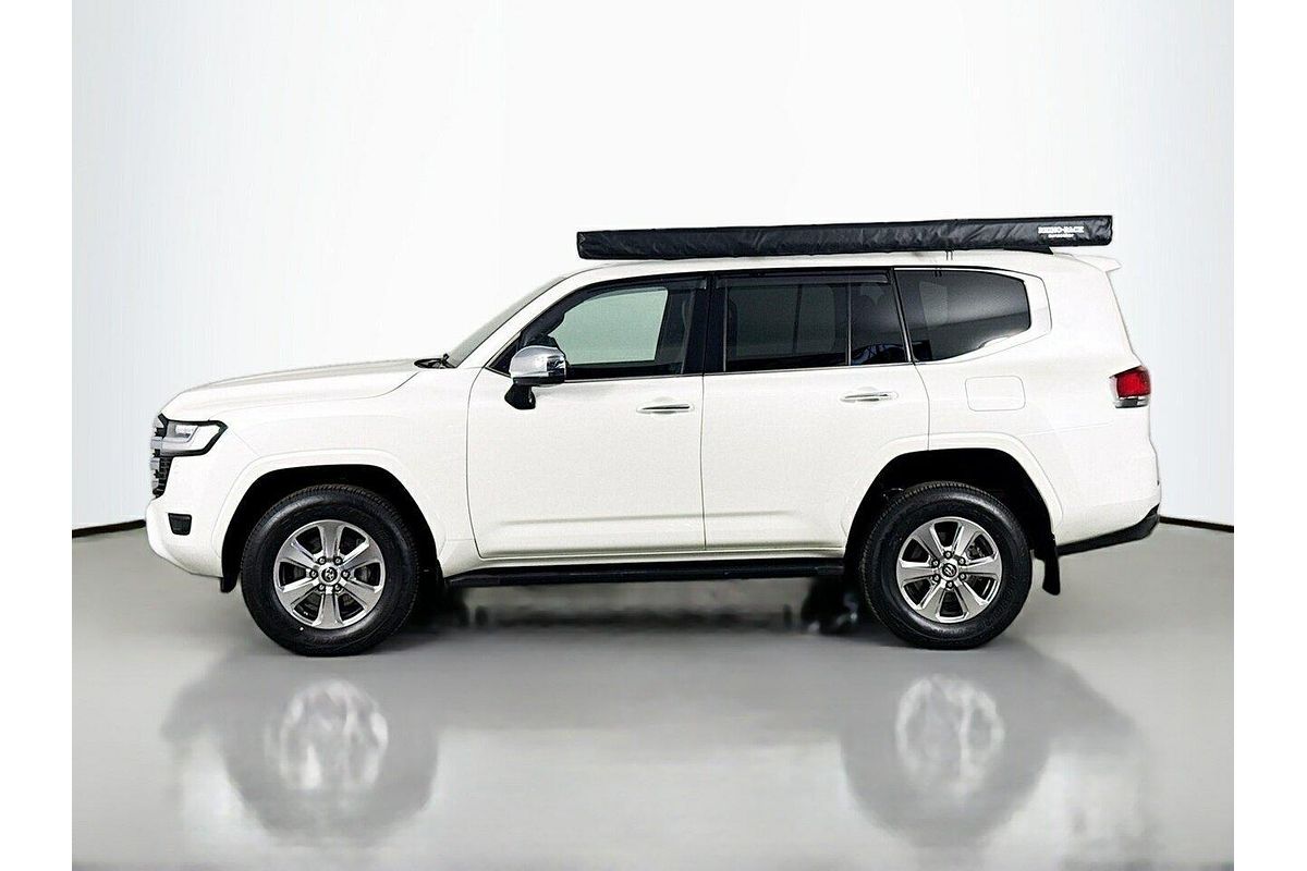 2023 Toyota Landcruiser Sahara FJA300R