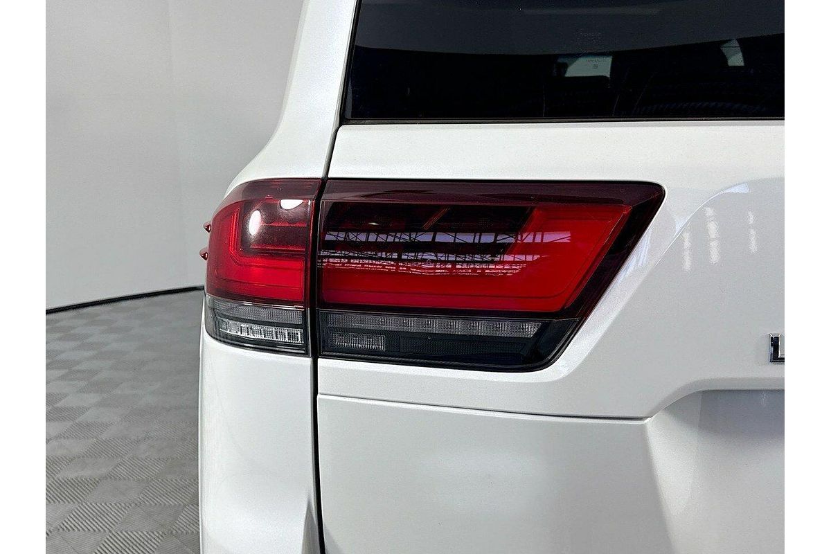 2023 Toyota Landcruiser Sahara FJA300R