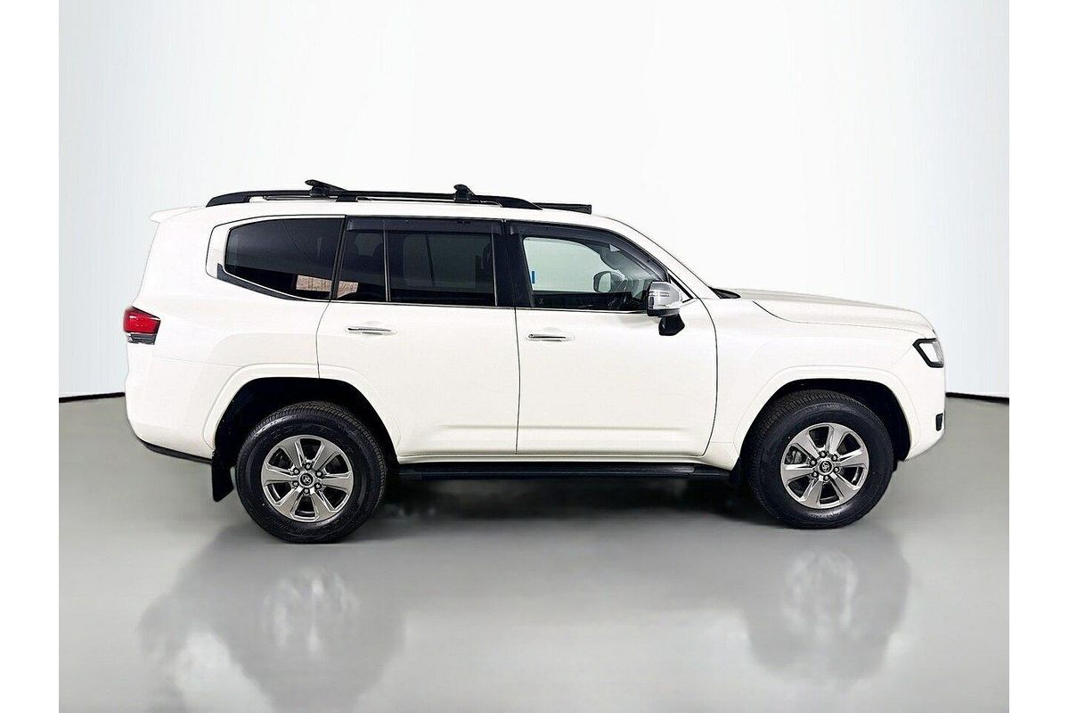 2023 Toyota Landcruiser Sahara FJA300R