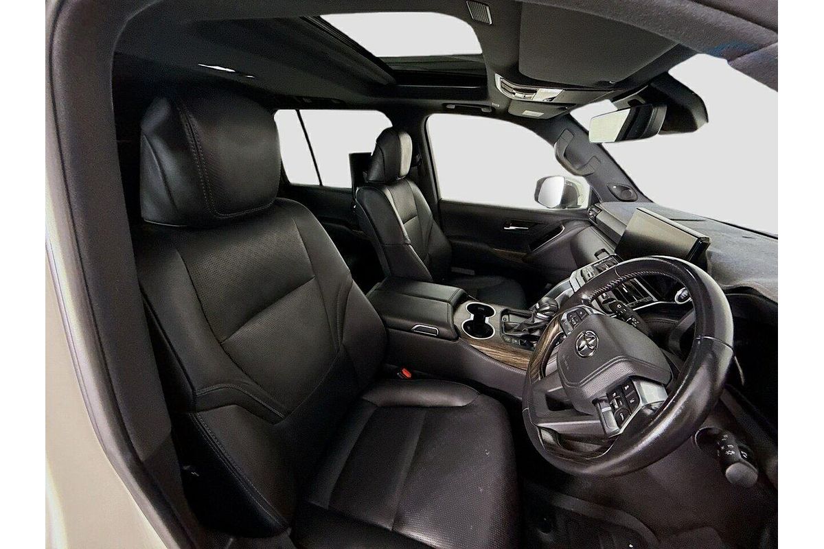 2023 Toyota Landcruiser Sahara FJA300R