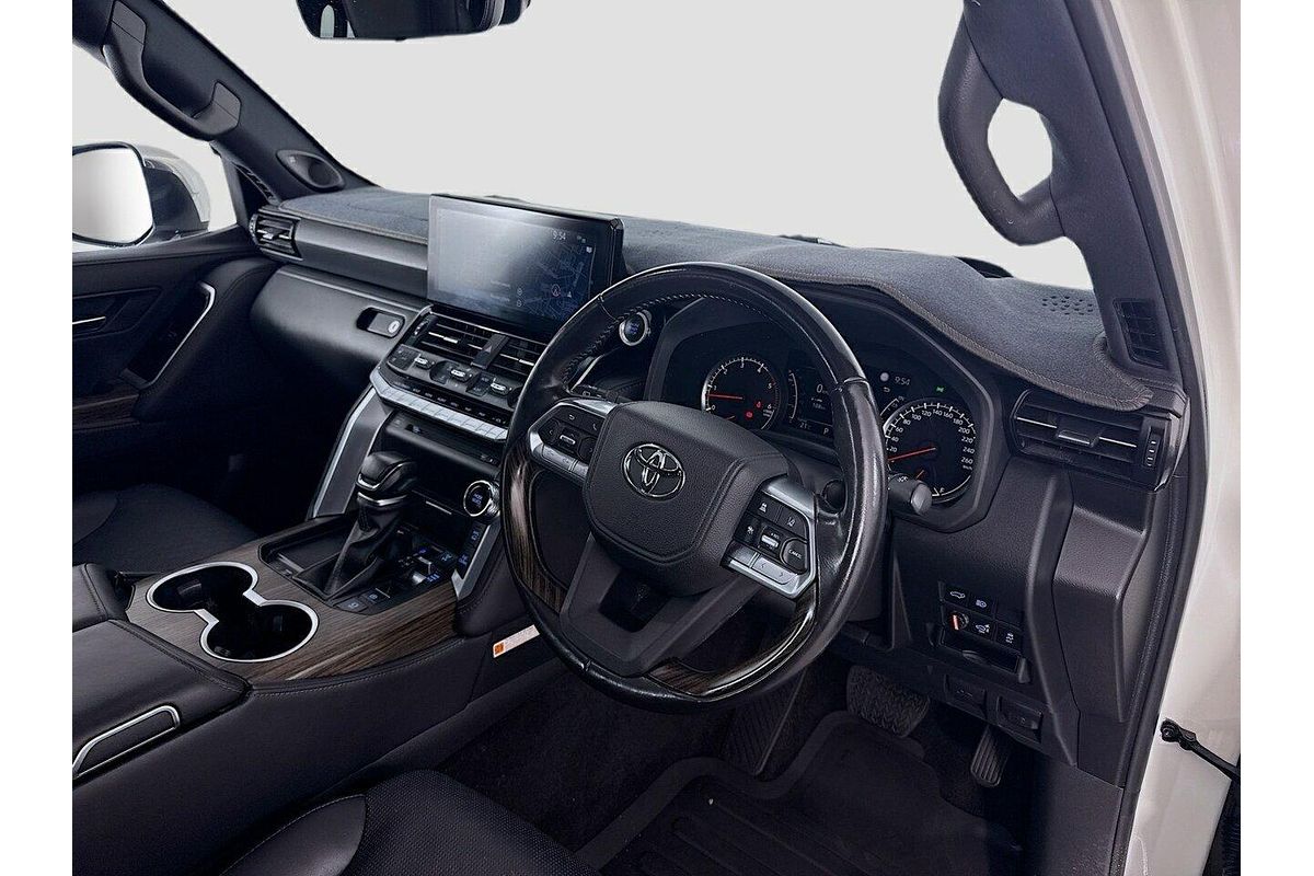 2023 Toyota Landcruiser Sahara FJA300R