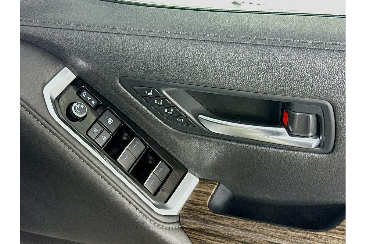 2023 Toyota Landcruiser Sahara FJA300R