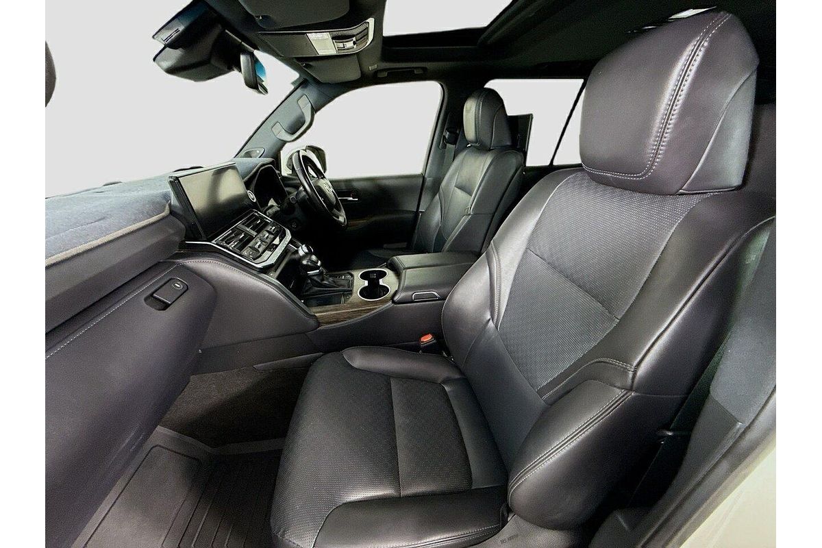 2023 Toyota Landcruiser Sahara FJA300R