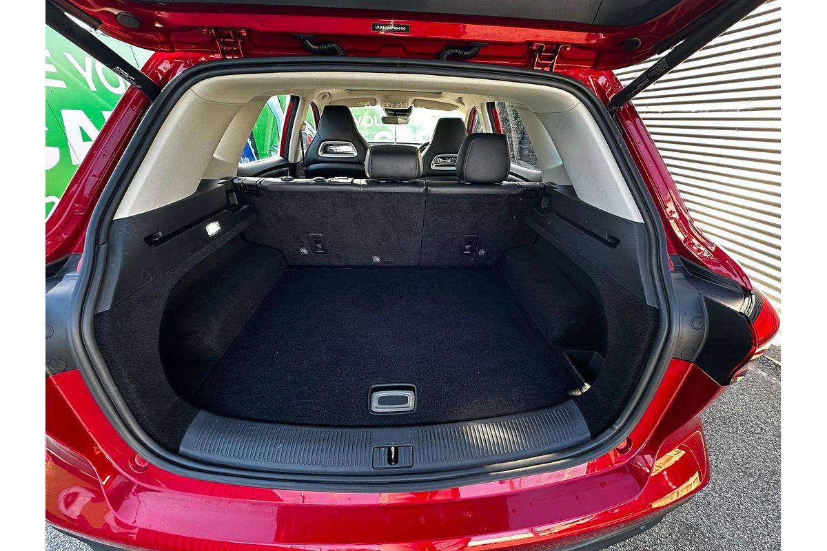 2022 MG HS Essence SAS23