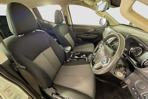 2022 Mitsubishi Triton GLX MR 4X4