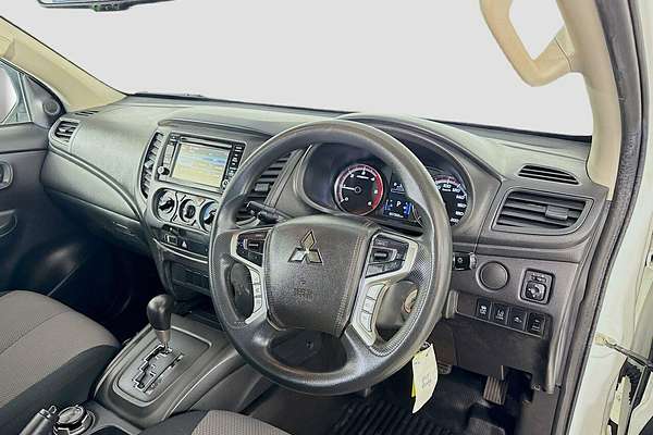 2022 Mitsubishi Triton GLX MR 4X4