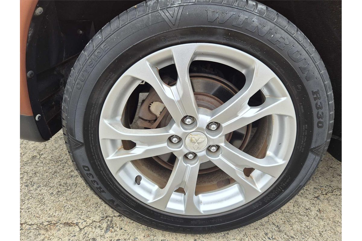 2014 Mitsubishi Outlander LS ZJ