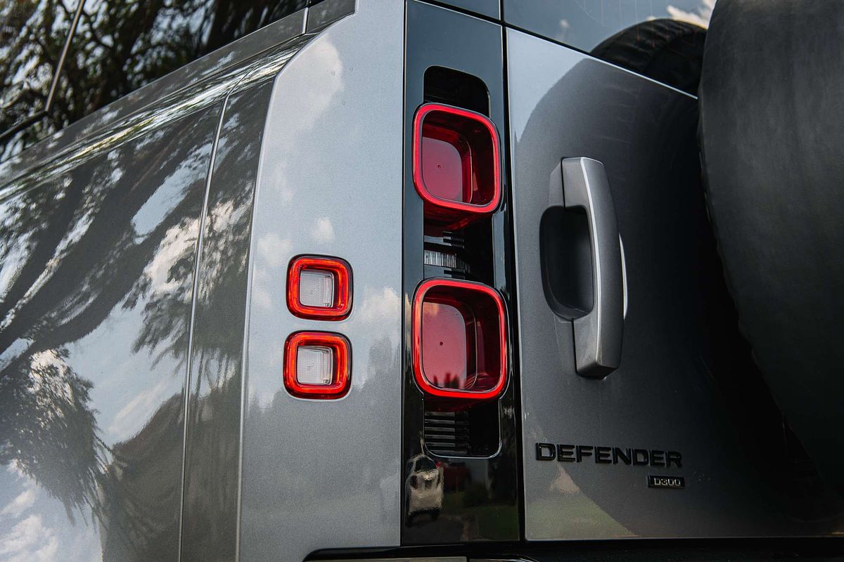 2021 Land Rover Defender 110 D300 X-Dynamic HSE L663