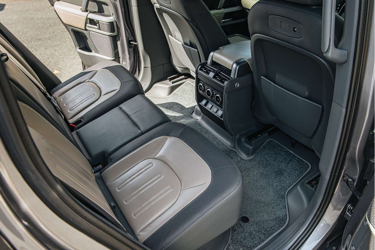 2021 Land Rover Defender 110 D300 X-Dynamic HSE L663