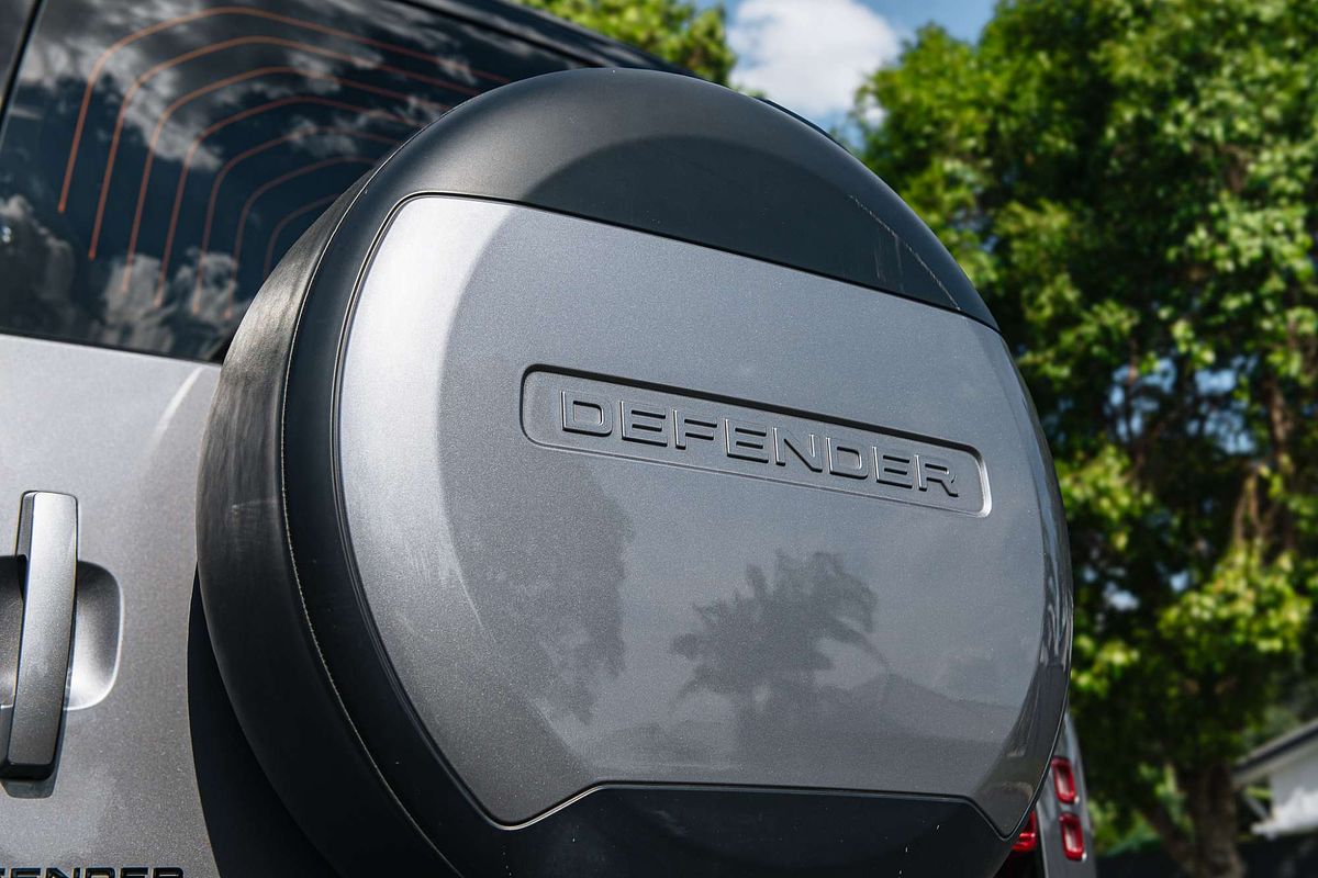 2021 Land Rover Defender 110 D300 X-Dynamic HSE L663