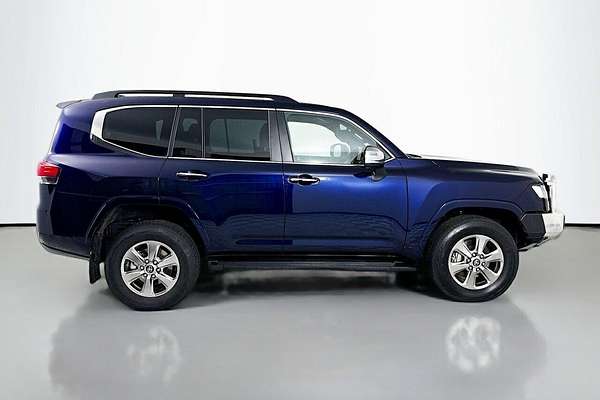 2024 Toyota Landcruiser Sahara FJA300R