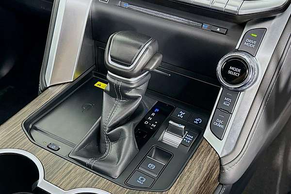 2024 Toyota Landcruiser Sahara FJA300R