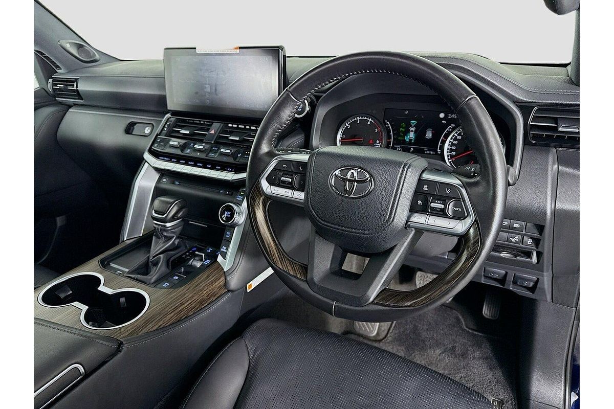 2024 Toyota Landcruiser Sahara FJA300R