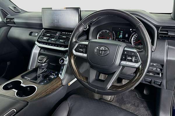 2024 Toyota Landcruiser Sahara FJA300R