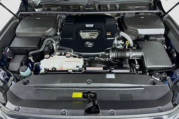 2024 Toyota Landcruiser Sahara FJA300R