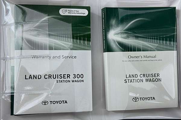 2024 Toyota Landcruiser Sahara FJA300R