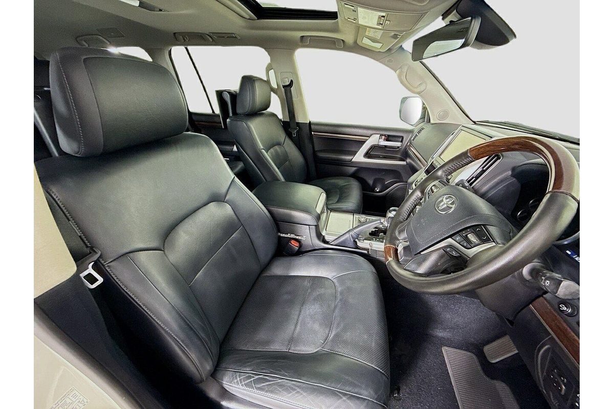 2017 Toyota Landcruiser Sahara VDJ200R