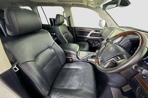 2017 Toyota Landcruiser Sahara VDJ200R