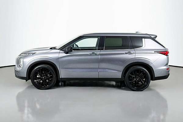 2023 Mitsubishi Outlander LS Black Edition ZM