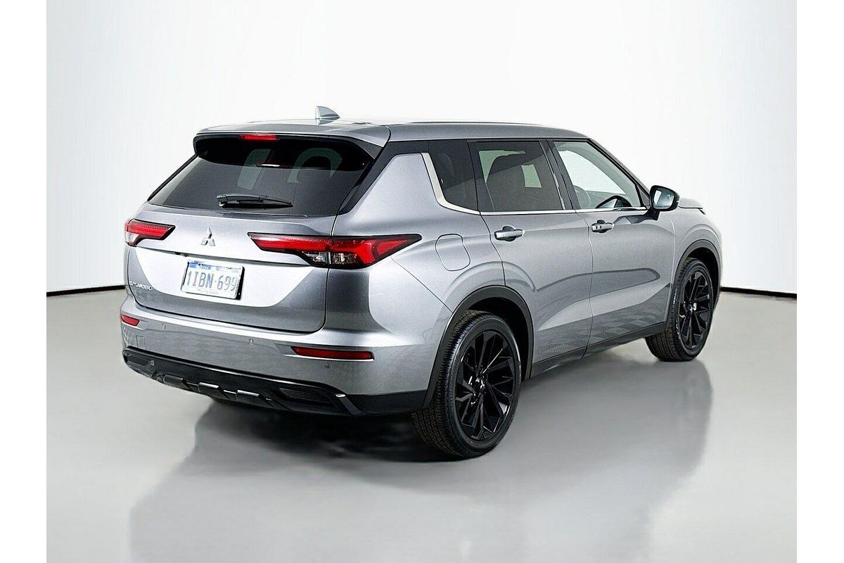 2023 Mitsubishi Outlander LS Black Edition ZM