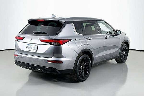 2023 Mitsubishi Outlander LS Black Edition ZM