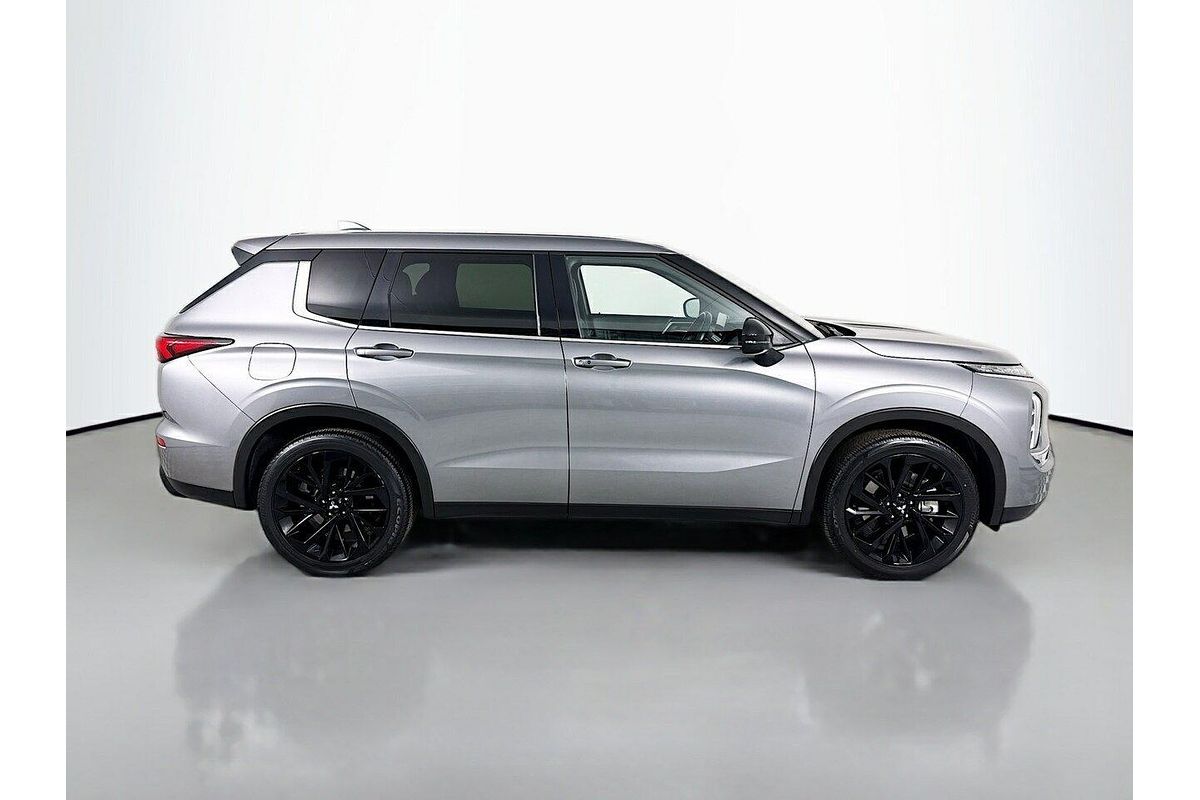 2023 Mitsubishi Outlander LS Black Edition ZM