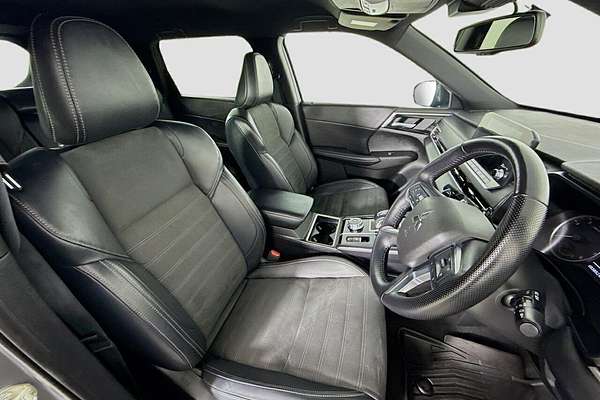 2023 Mitsubishi Outlander LS Black Edition ZM