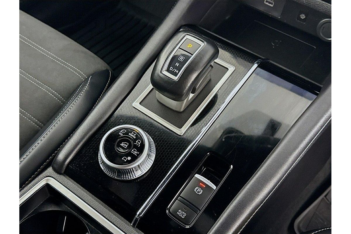 2023 Mitsubishi Outlander LS Black Edition ZM