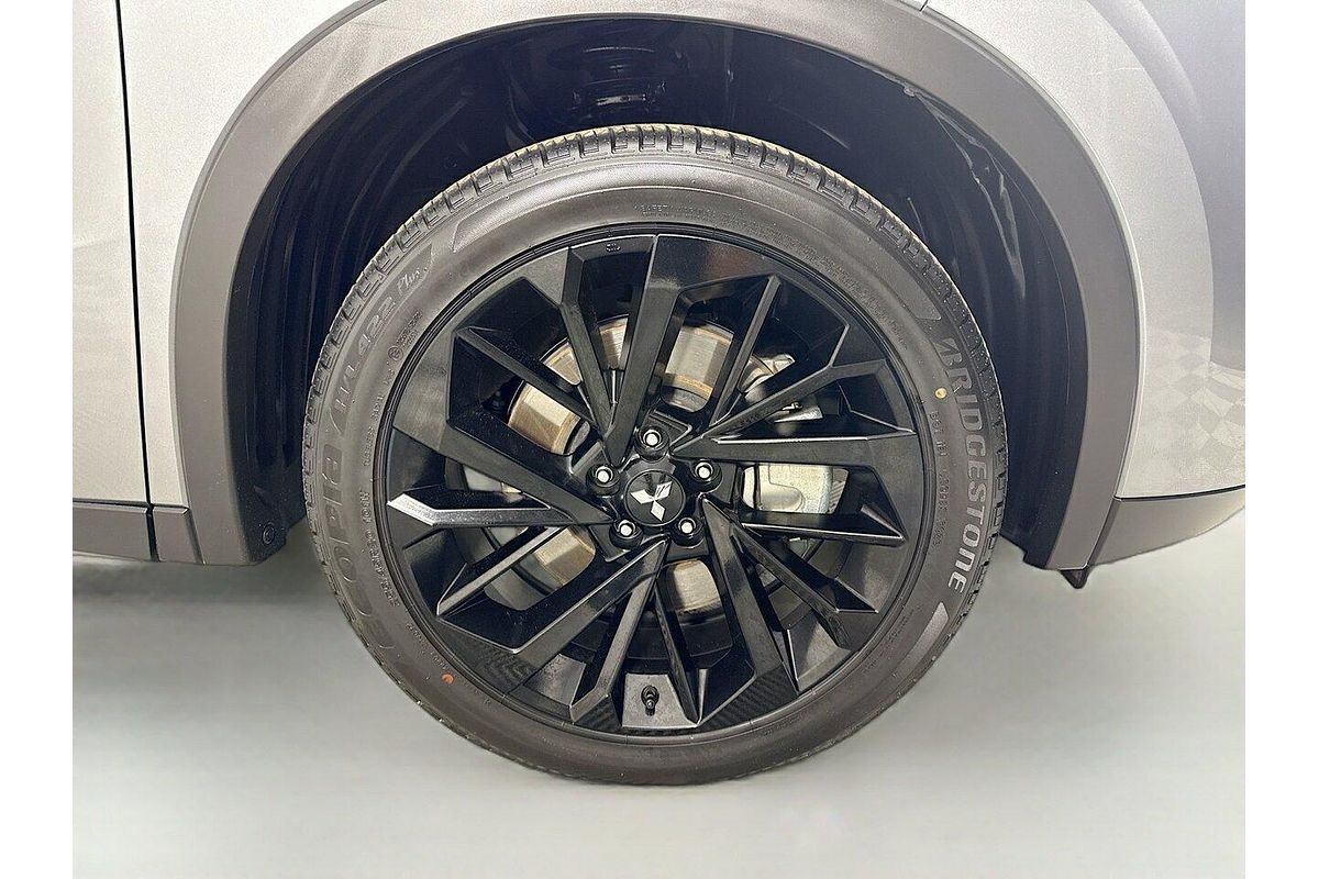 2023 Mitsubishi Outlander LS Black Edition ZM