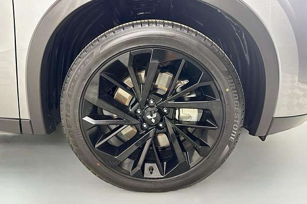 2023 Mitsubishi Outlander LS Black Edition ZM